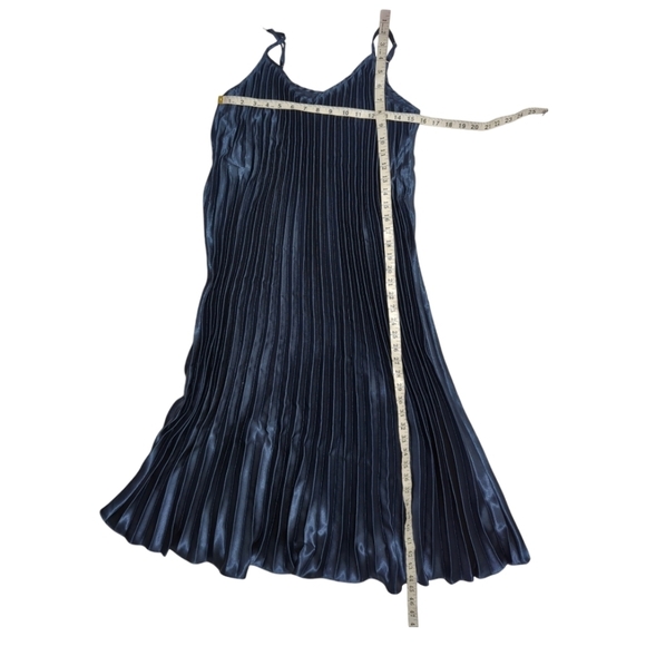 Flaw NWT Dress Forum Pleated Satin Cocktail Dress Size S - Picture 4 of 10